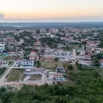 Flores By Guide Вилла Frata