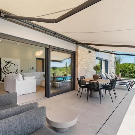 Flores By Guide Villa