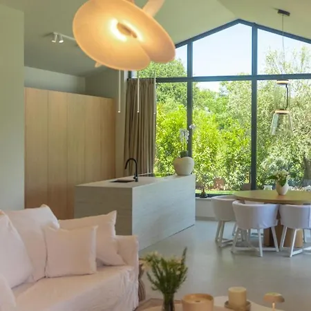 Flores By Guide Villa *