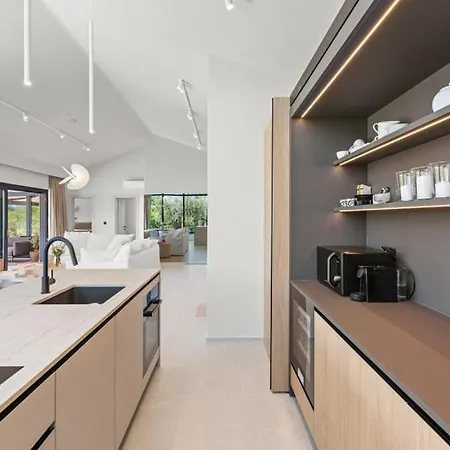 Flores By Guide Villa *