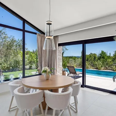 Villa Flores By Guide Frata