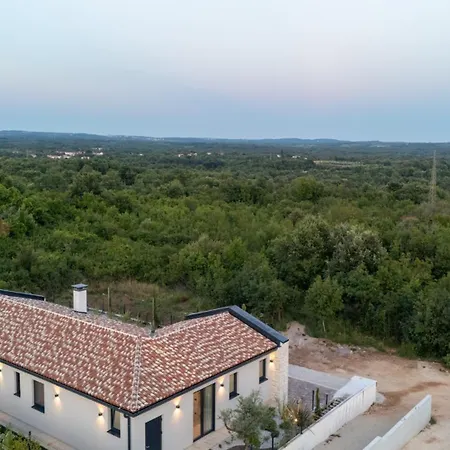 Flores By Guide Villa