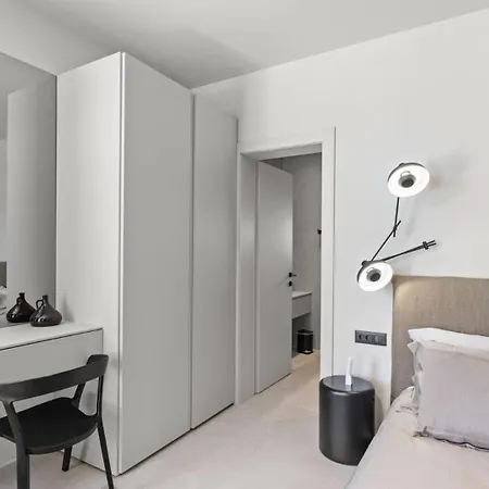 Flores By Guide Villa