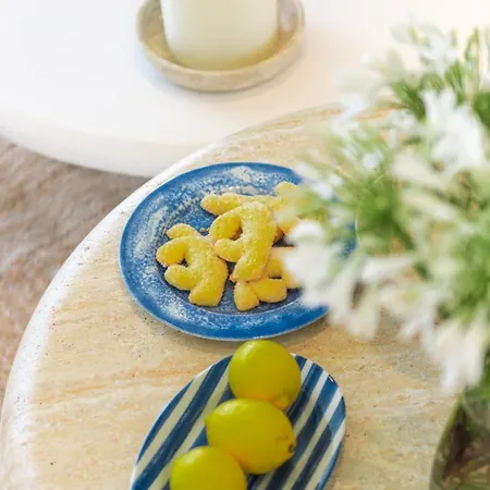 Flores By Guide Villa