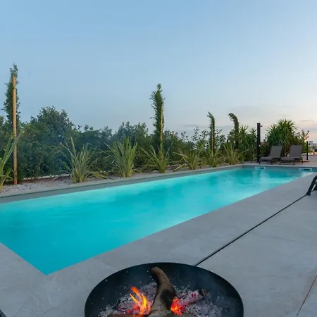 Flores By Guide Villa *